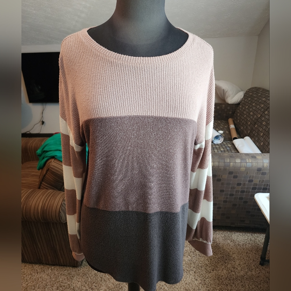 NWOT - Maurices L Women's Top
